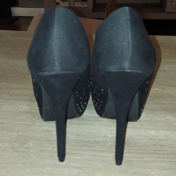 ***$10 HEELS*** Brash Black Pumps - Picture 2 of 4